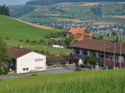 Heizung Schulhaus Oberhünigen – Lieferung Holzschnitzel