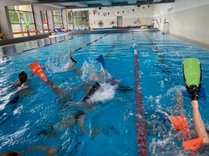 Schwimmunterricht (WSC) Bild Schwimmflossen